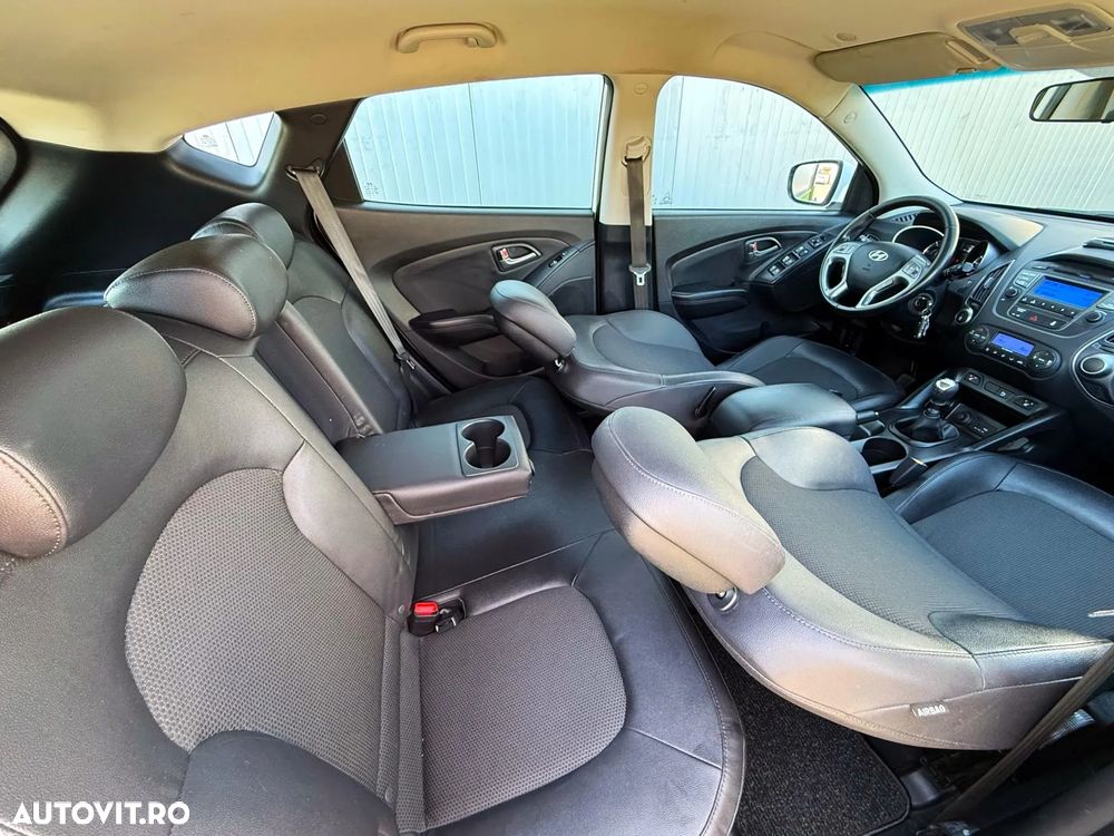 Hyundai ix35 1.7 CRDI 2WD blue Finale Silver - 24