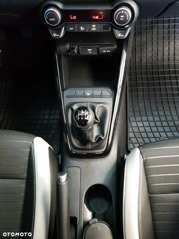 Kia Stonic 1.2 L - 16