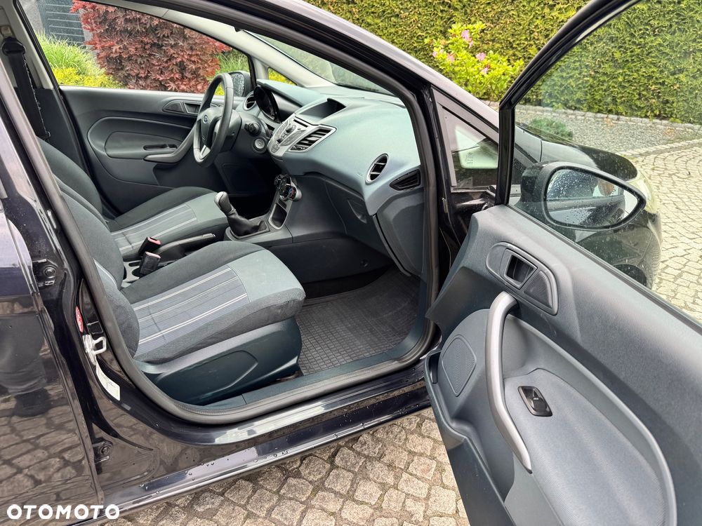 Ford Fiesta - 25