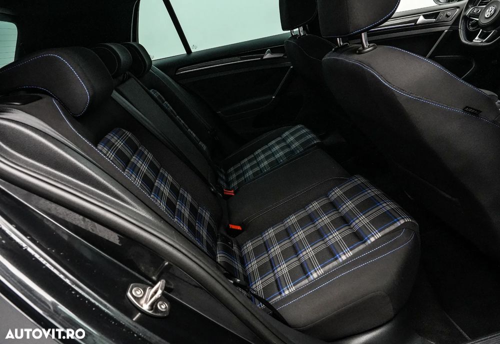 Volkswagen Golf - 16