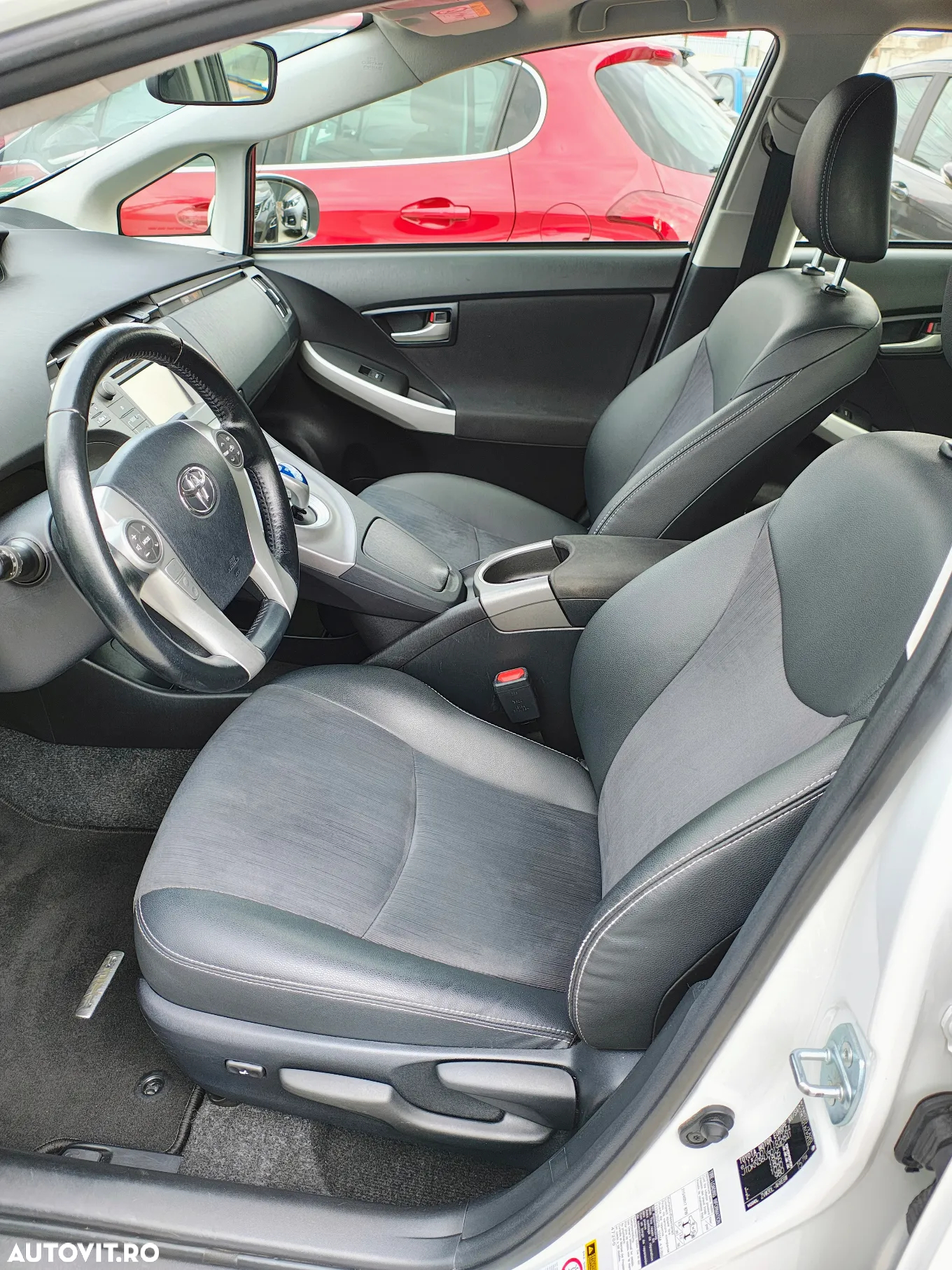 Toyota Prius 1.8 HSD Exclusive - 9