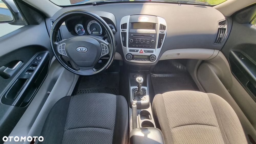 Kia Ceed - 22