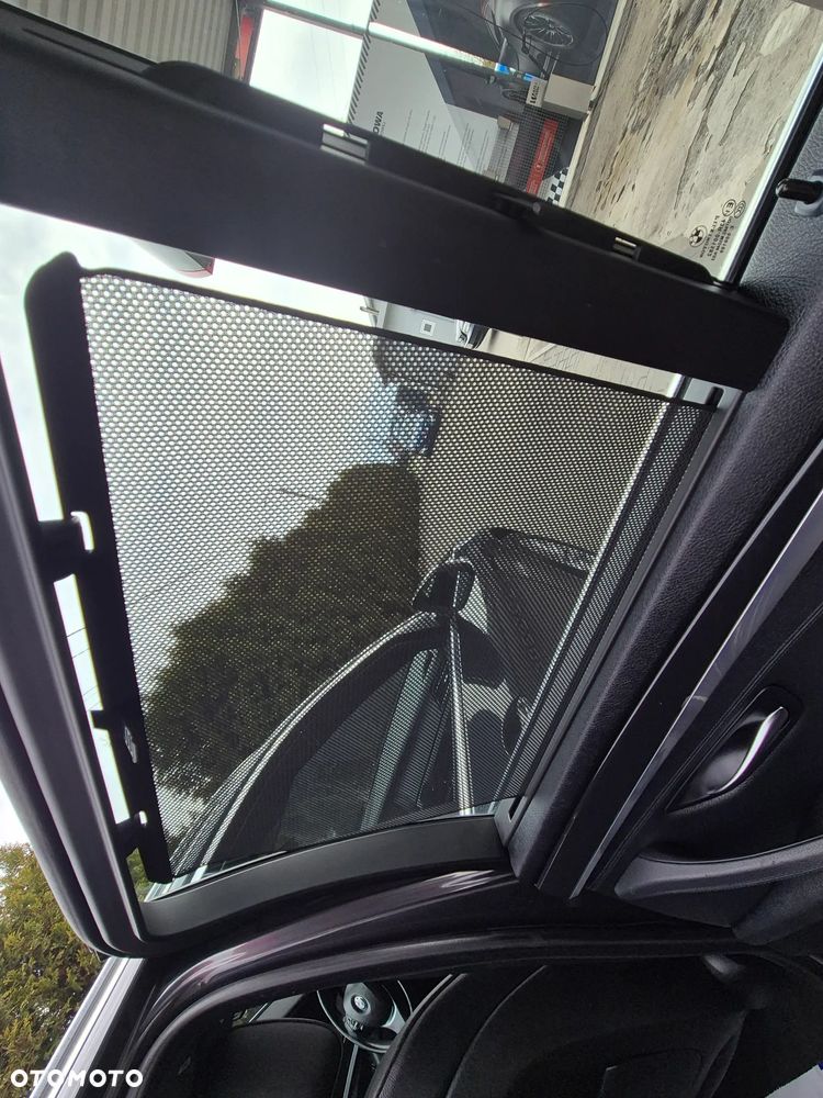 BMW Seria 5 520i - 34