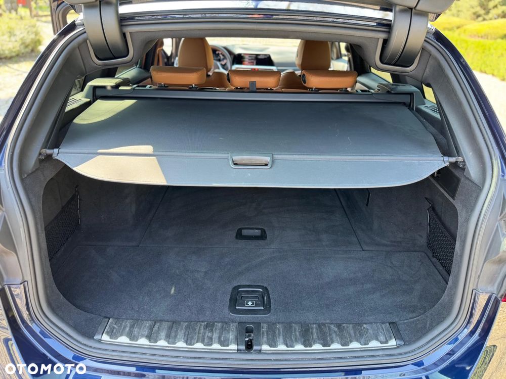 BMW Seria 3 318d Touring Luxury Line - 22