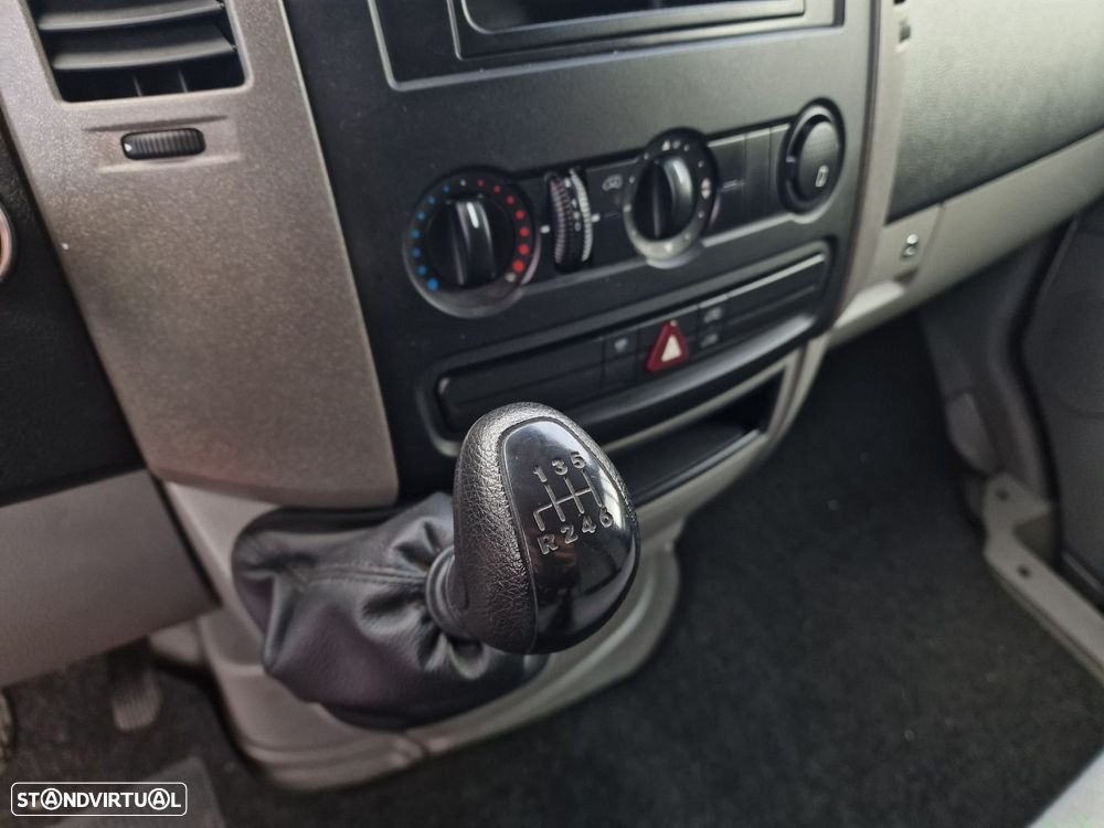 VW Crafter 35 2.5 TDi 136 Média - 13