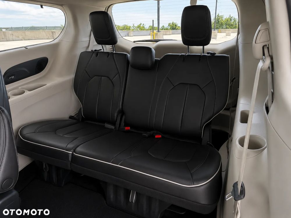 Chrysler Pacifica - 20