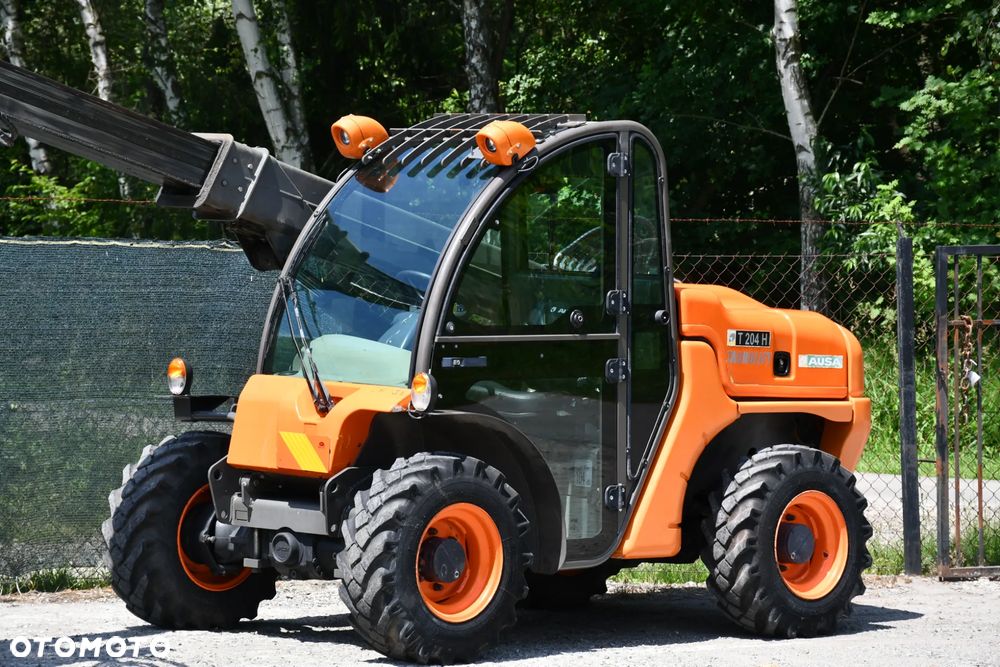 Ausa T 240H - 11