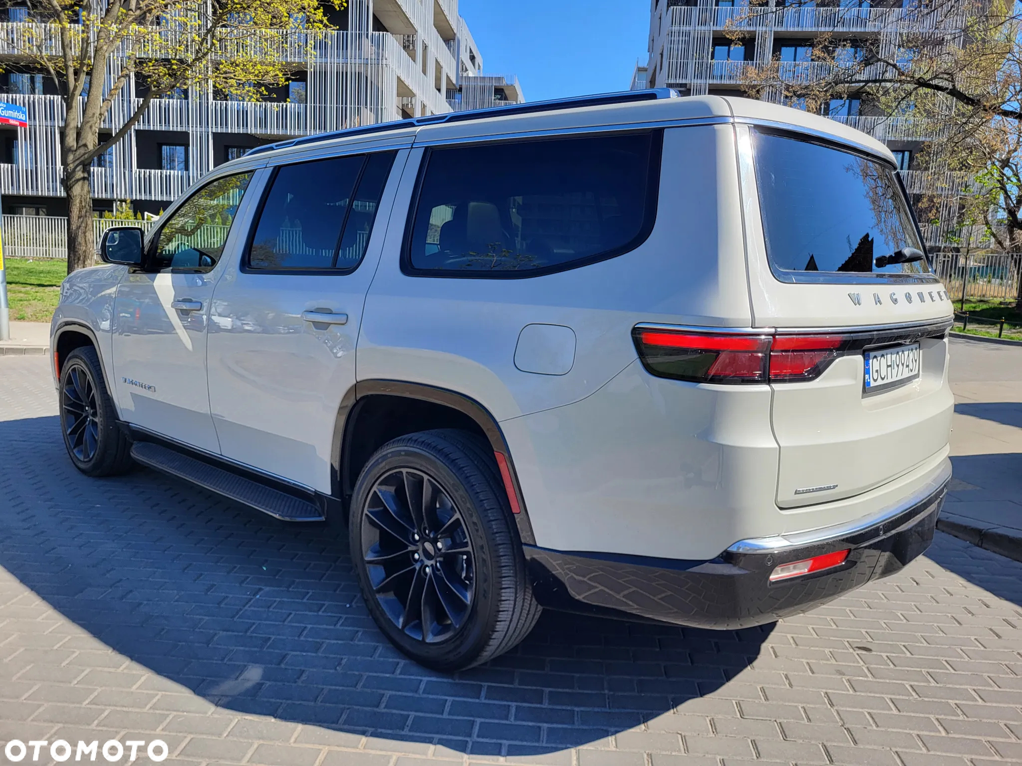 Jeep Wagoneer - 29