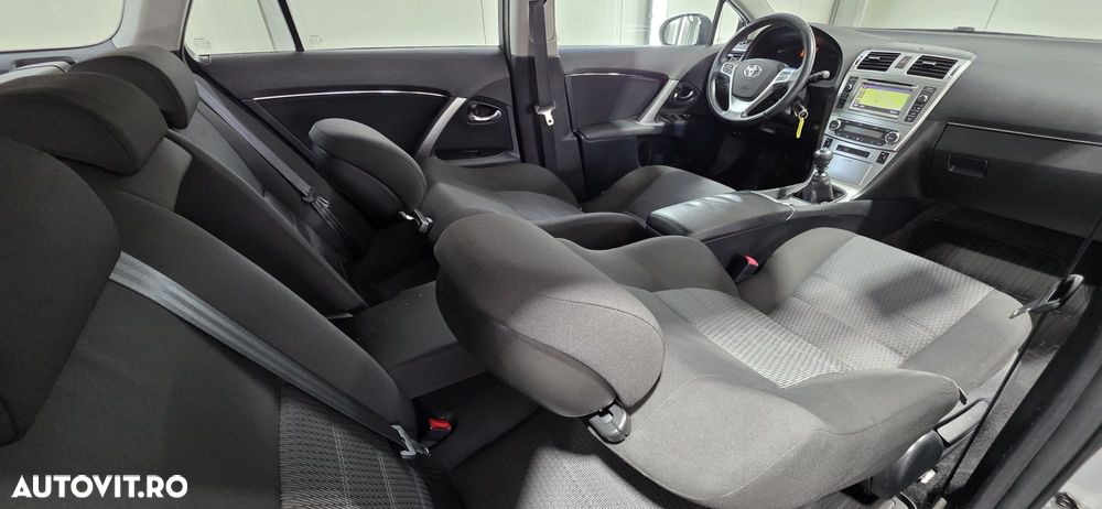 Toyota Avensis 2.0 D-4D - 29