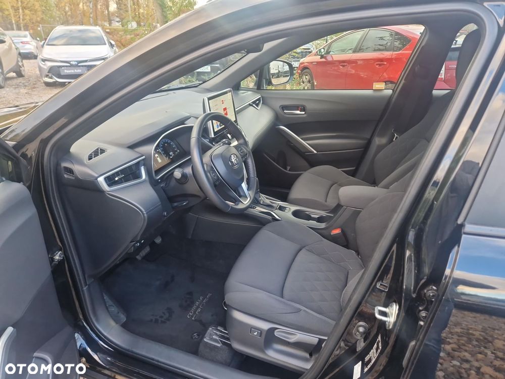 Toyota Corolla Cross - 16