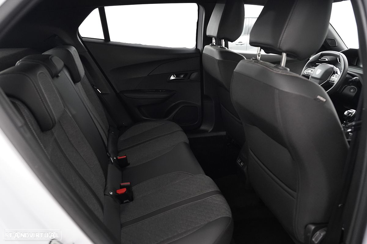 Peugeot 2008 1.2 PureTech Allure - 23