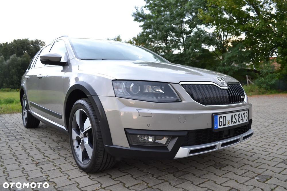 Skoda Octavia Combi 2.0 TDI 4x4 DSG Scout - 10
