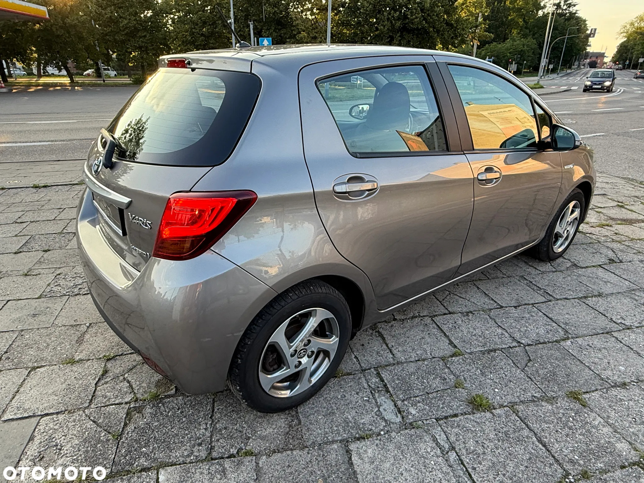 Toyota Yaris Hybrid 1.5 VVT-i Selection - 13