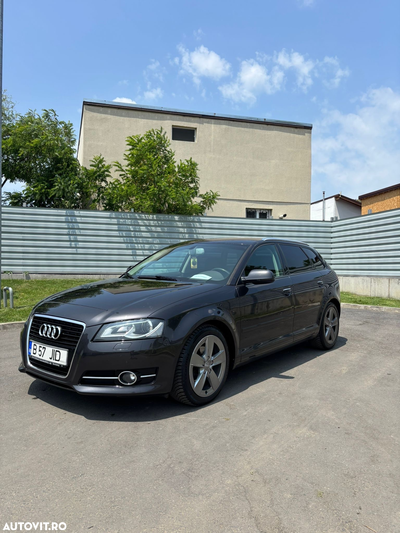 Audi A3 2.0 TDI Sportback DPF (DSG) S tronic Ambition - 3