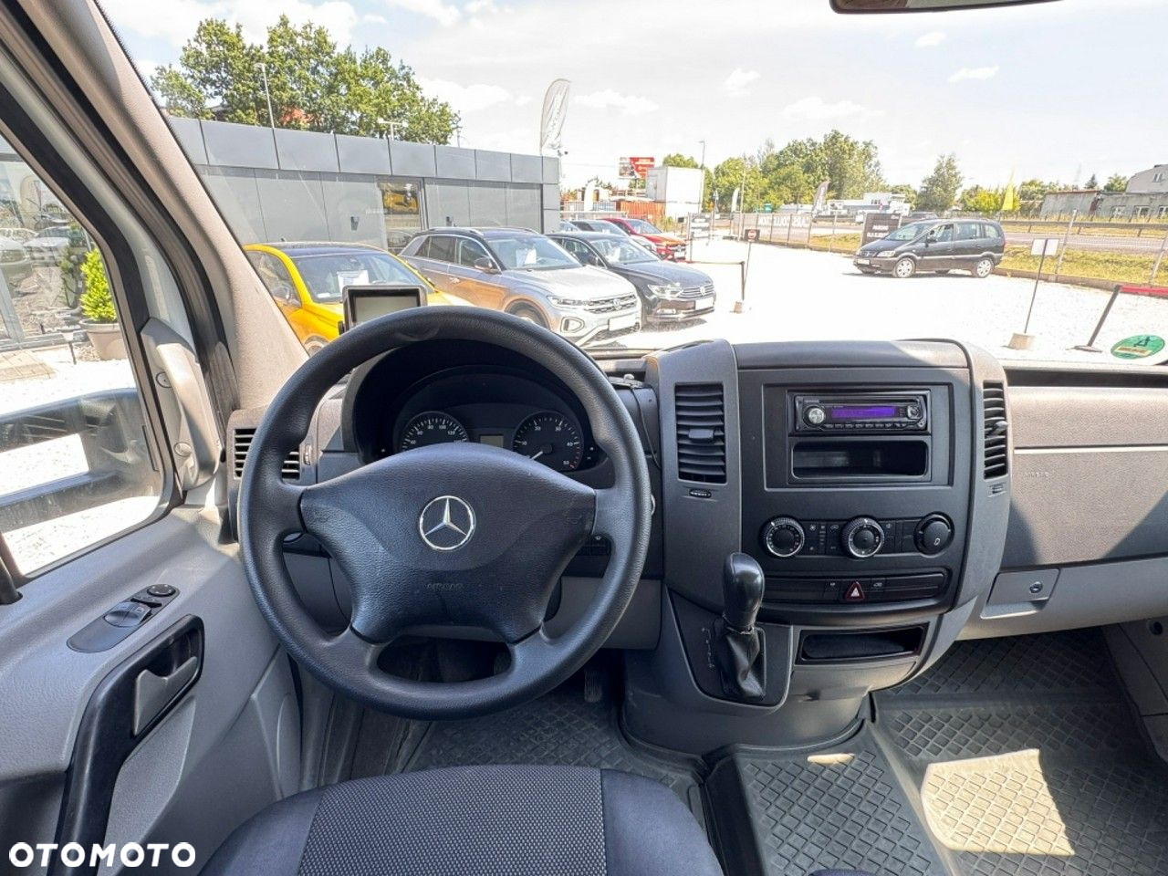 Mercedes-Benz Sprinter - 12