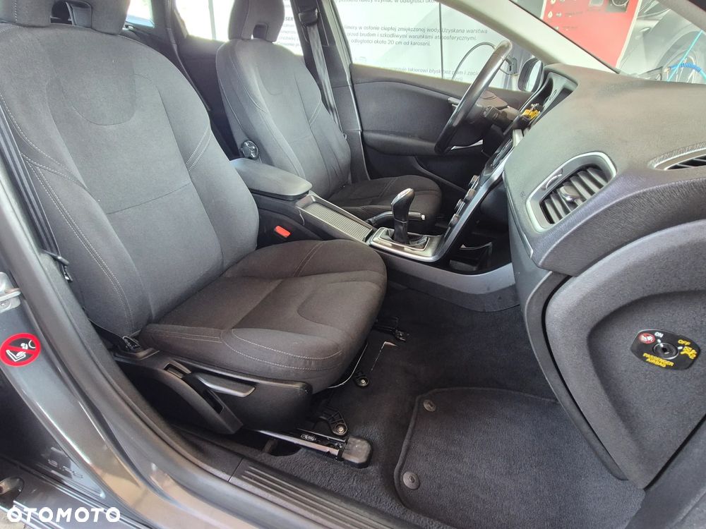 Volvo V40 D2 Momentum - 32