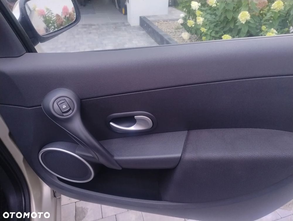 Renault Clio 1.2 16V Exception - 10