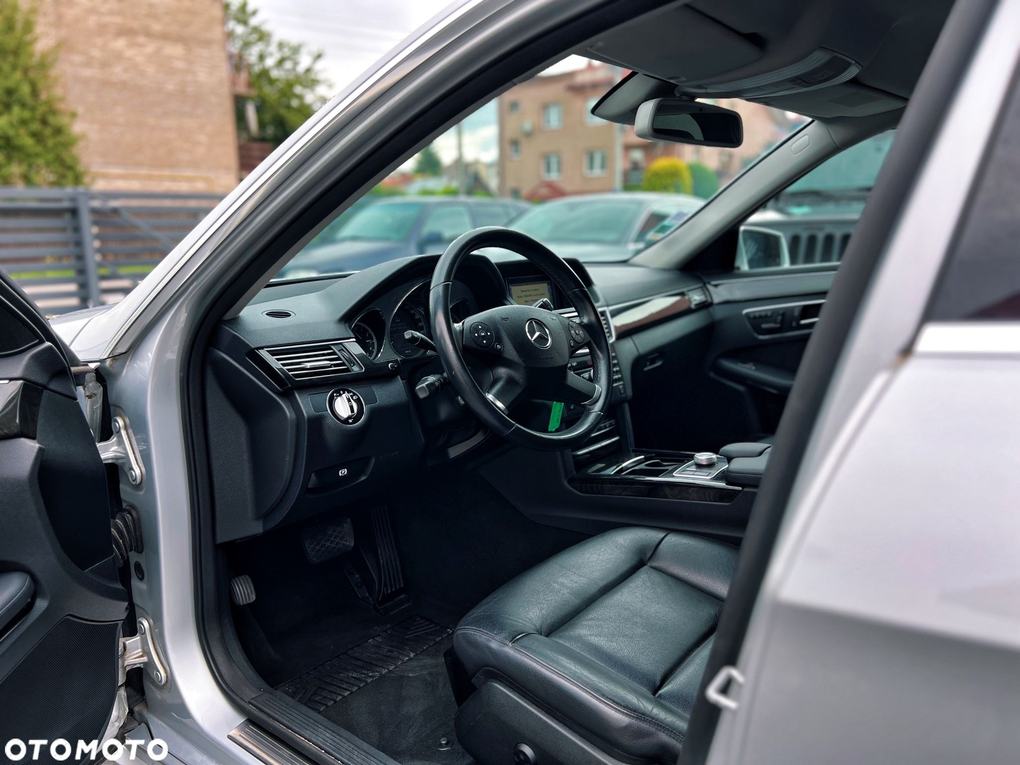 Mercedes-Benz Klasa E 350 CDI BlueEff Avantgarde - 16