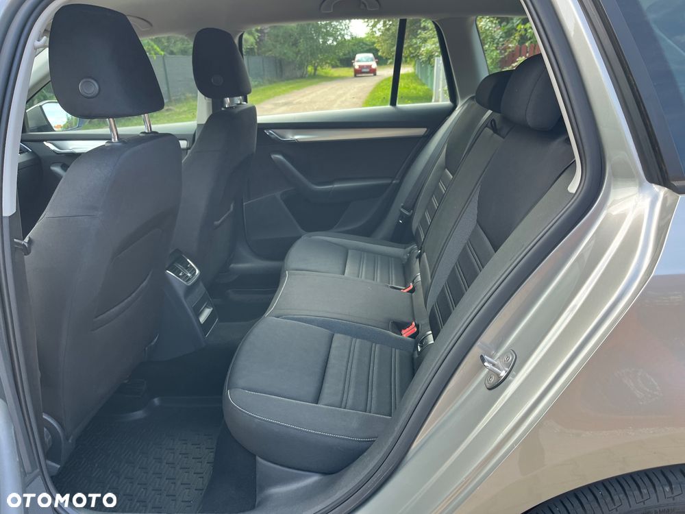 Skoda Octavia 1.4 TSI Ambition - 11