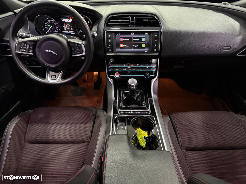 Jaguar XE 2.0 D R-Sport - 7