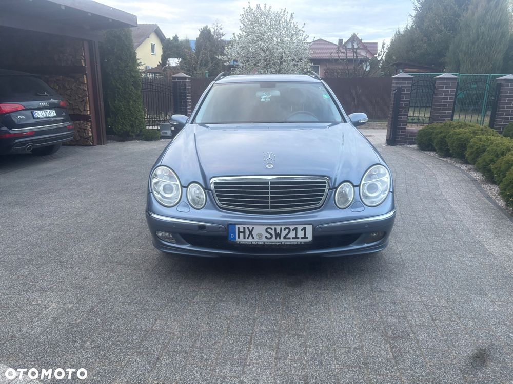 Mercedes-Benz E-Class 2003 photo 2