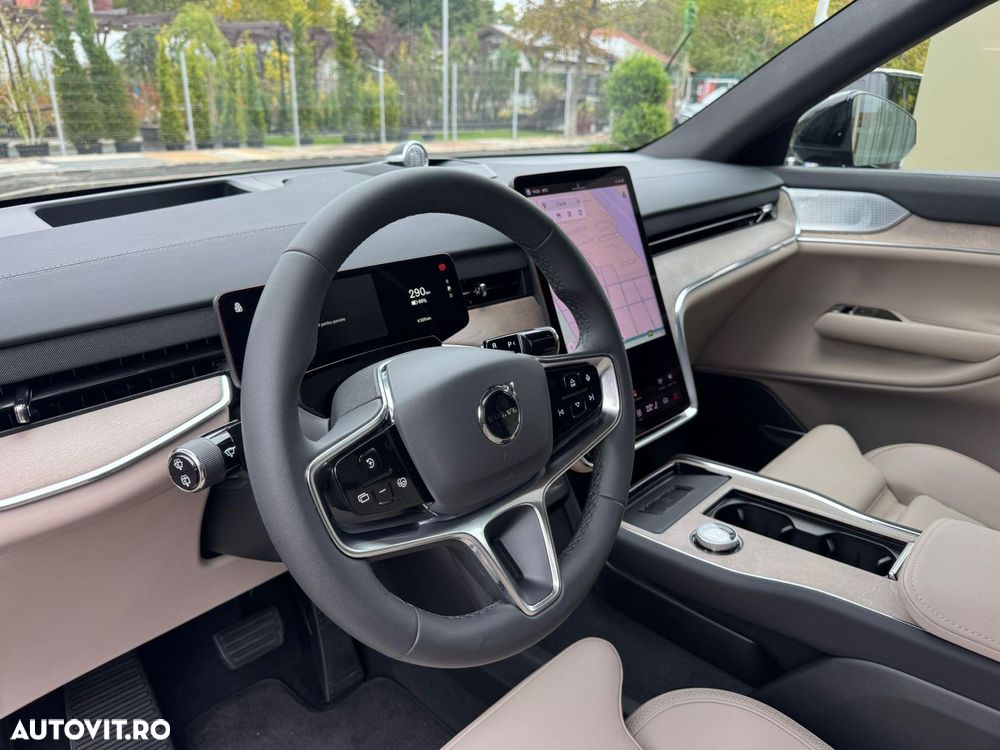 Volvo EX90 - 16