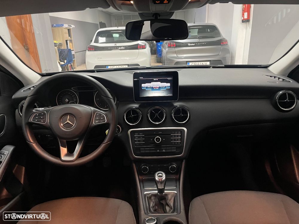 Mercedes-Benz A 180 d Activity Edition - 20