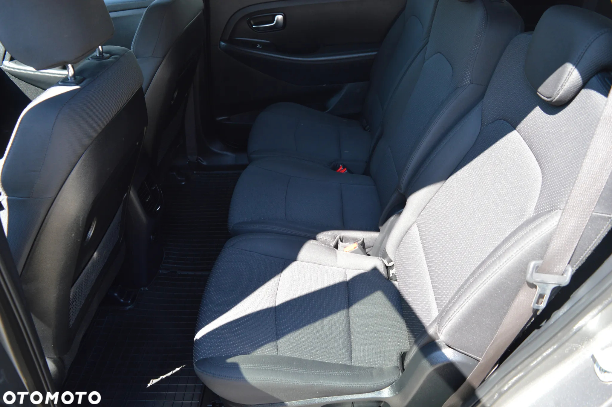 Kia Carens 1.6 GDI Dream Team Edition - 16