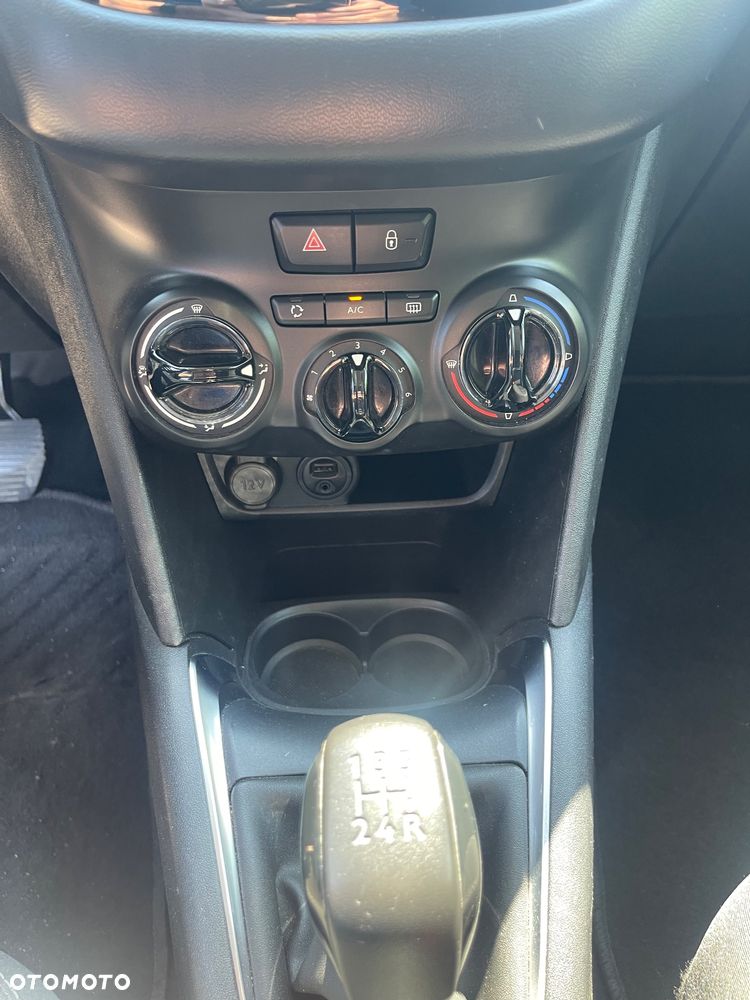 Peugeot 208 - 13