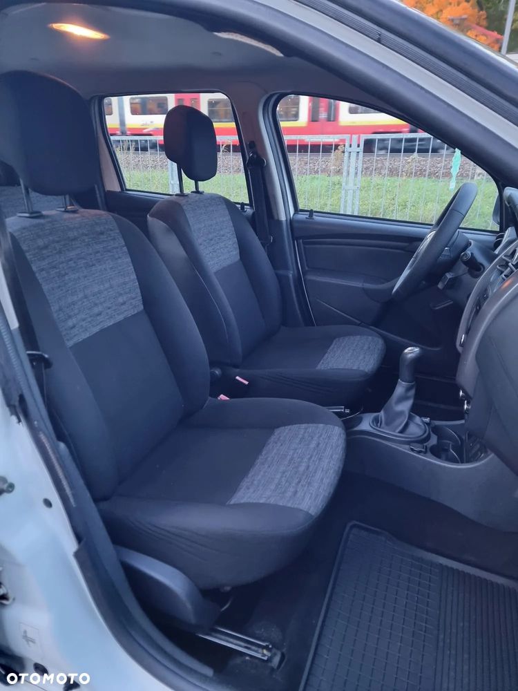 Dacia Duster 1.6 SCe Laureate S&S - 7