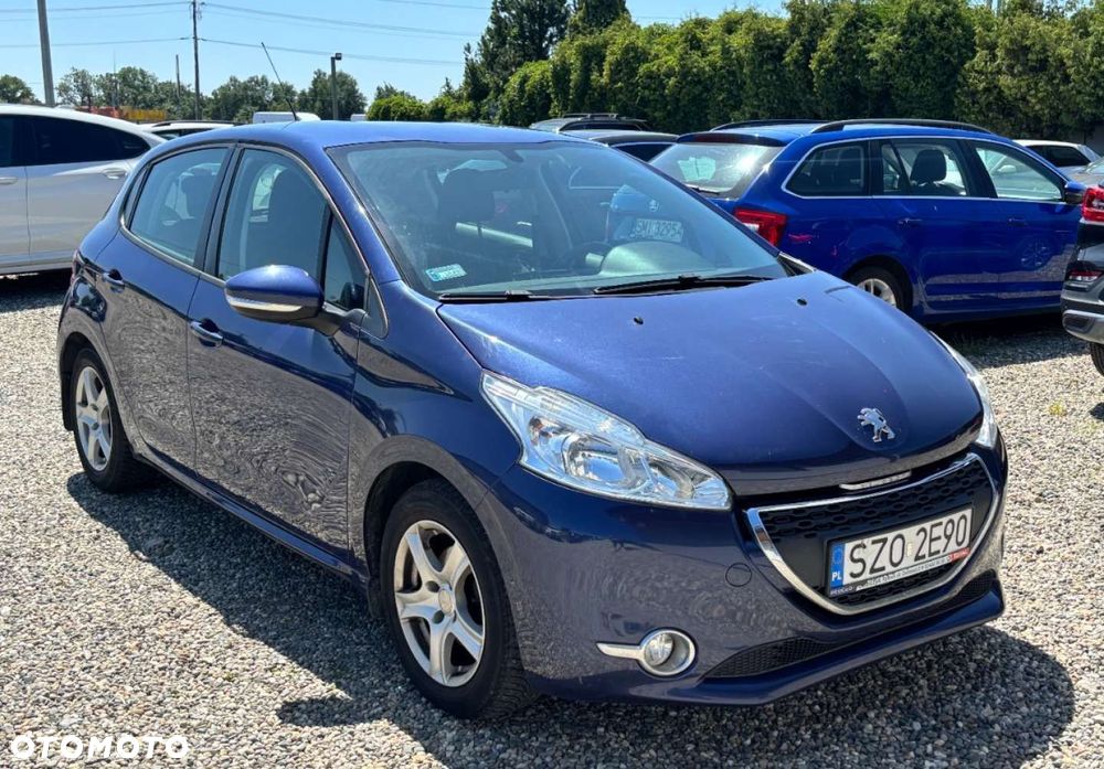 Peugeot 208 - 8