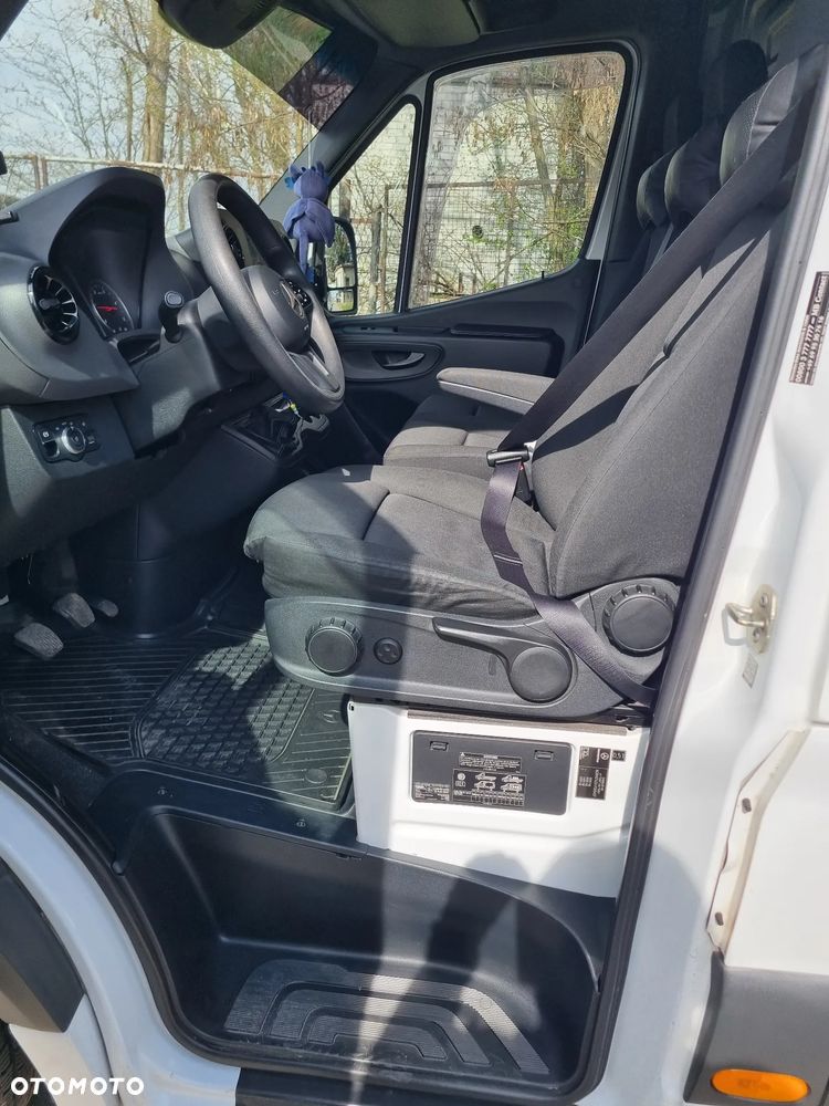 Mercedes-Benz Sprinter - 13