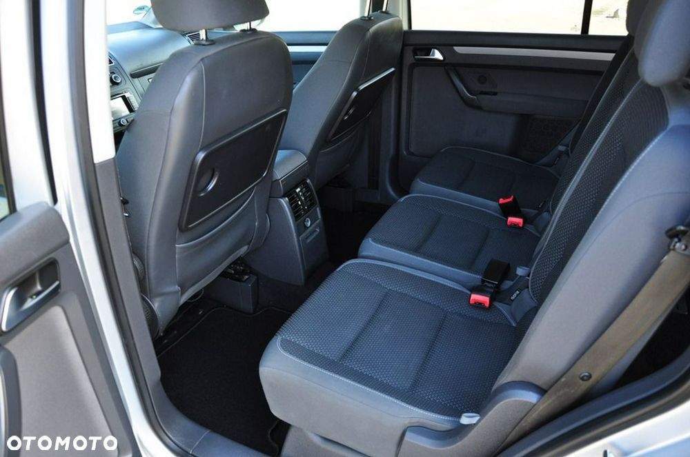 Volkswagen Touran - 24