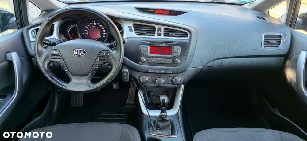 Kia Ceed 1.6 GDI Dream Team Edition - 9
