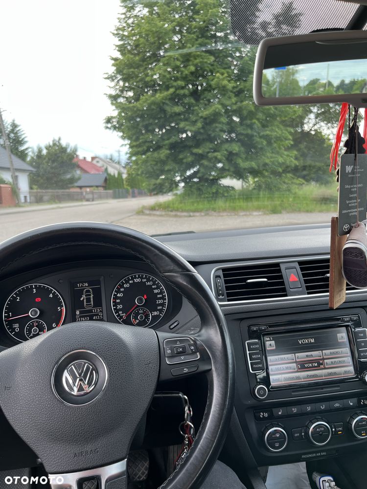 Volkswagen Jetta - 8