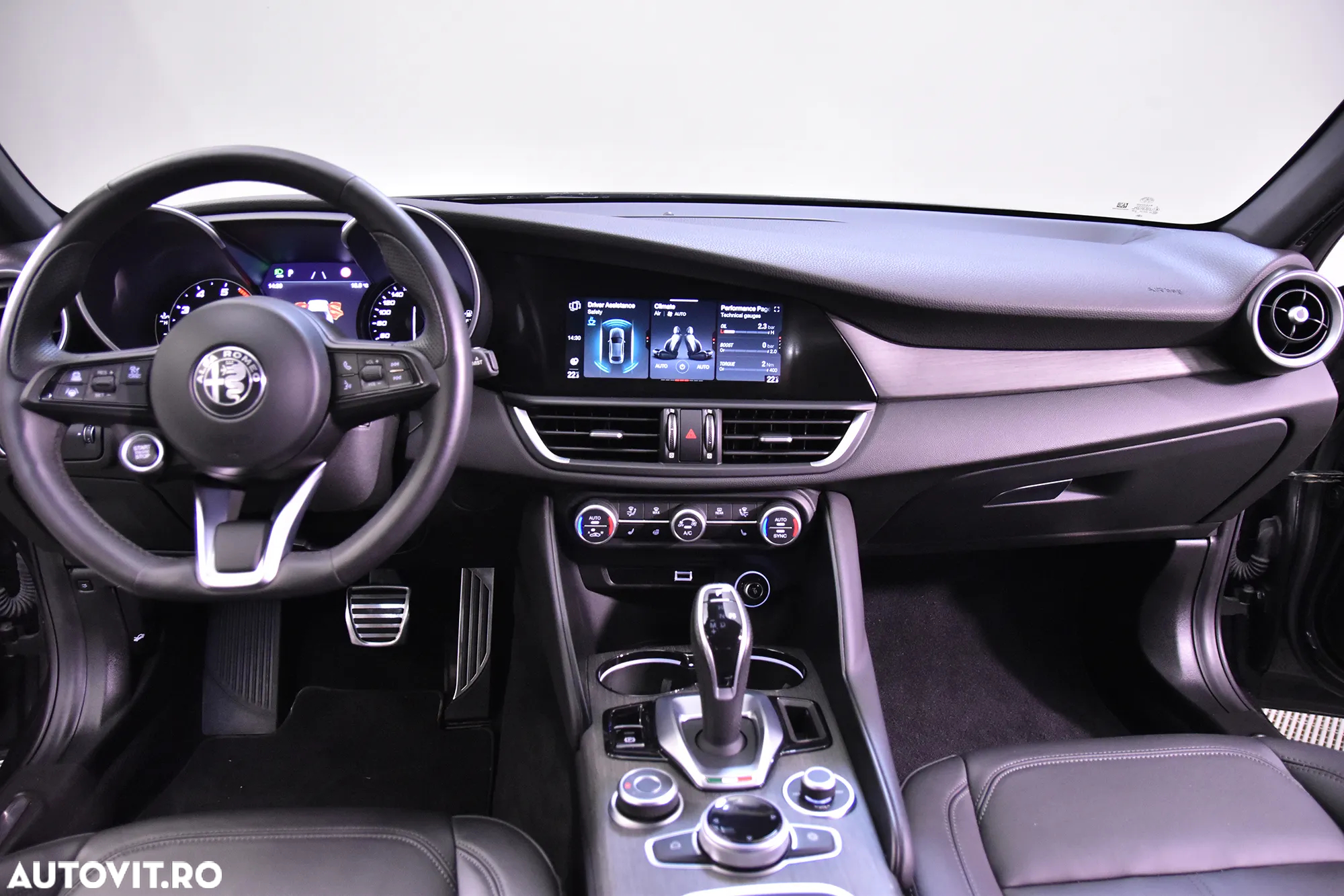 Alfa Romeo Giulia 2.0 Turbo 16V AT8-Q4 Ti - 9