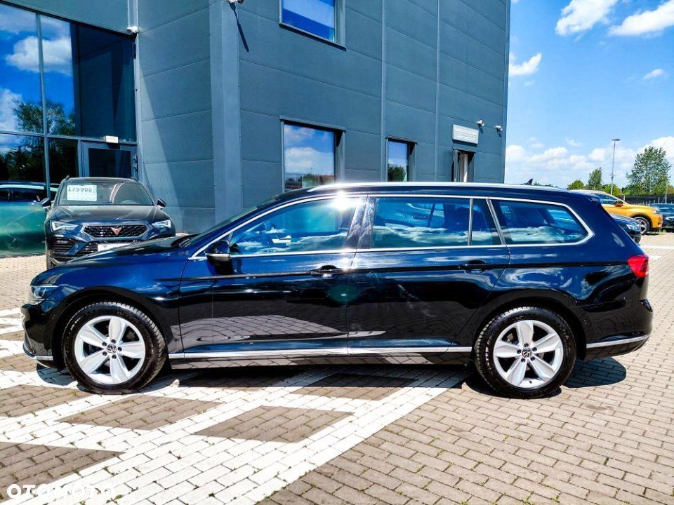Volkswagen Passat - 2