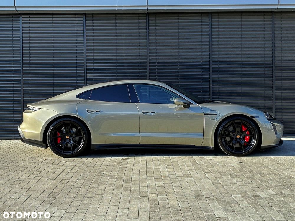 Porsche Taycan - 7