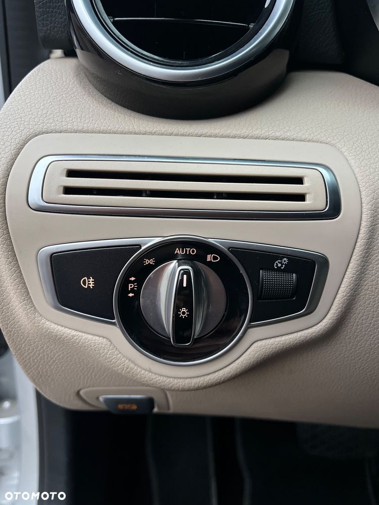 Mercedes-Benz Klasa C 300 7G-TRONIC Exclusive - 16