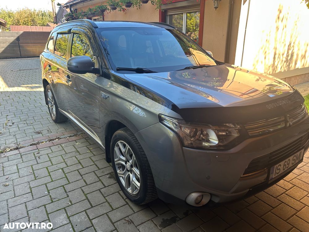Mitsubishi Outlander - 1