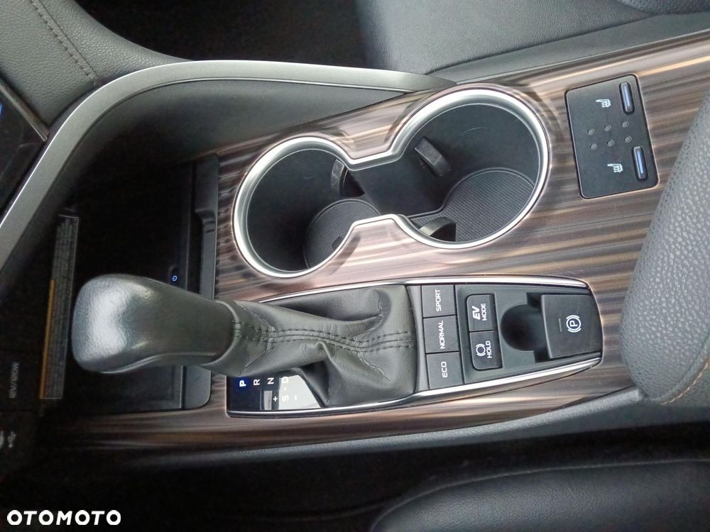 Toyota Camry 2.5 Hybrid Executive CVT - 23