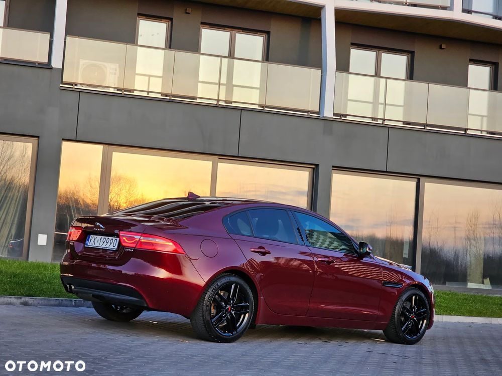 Jaguar XE 2.0 D Prestige - 6