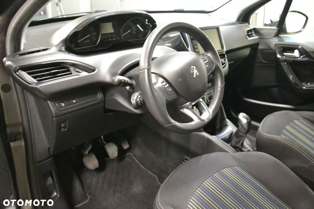 Peugeot 208 - 19