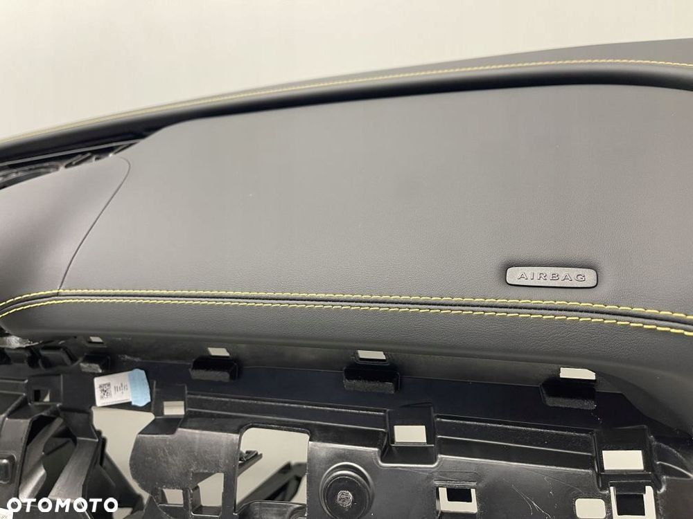 DESKA ROZDZIELCZA KONSOLA MERCEDES C KLASA 206 W206 AMG SKÓRA ŻÓŁTA NIĆ - 4