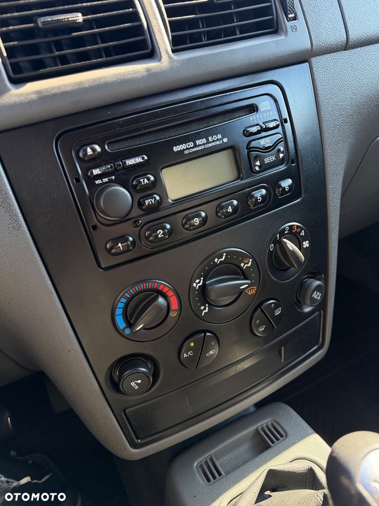 Ford Tourneo Connect - 12