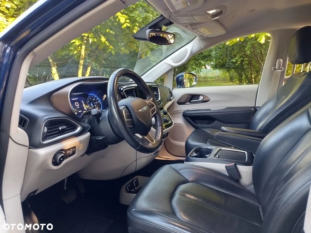 Chrysler Pacifica - 6