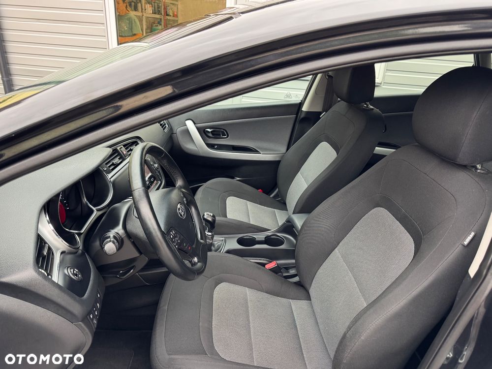 Kia Ceed 1.6 GDI Dream-Team Edition - 31