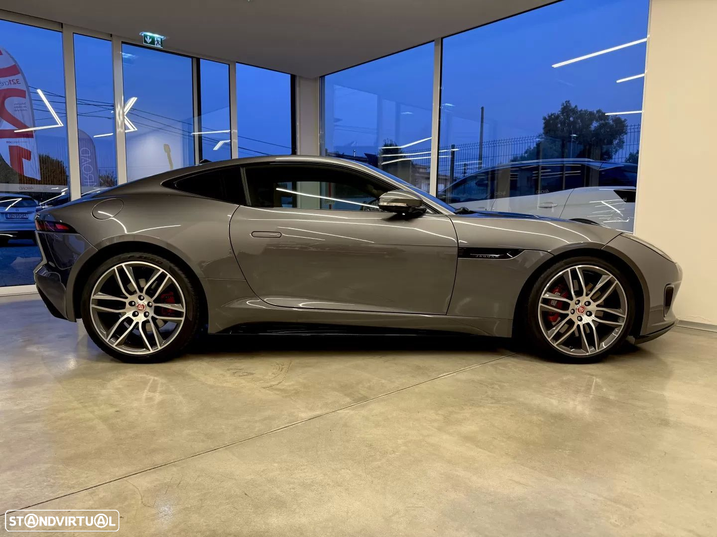 Jaguar F-Type 2.0 i4 R-Dynamic Black - 3