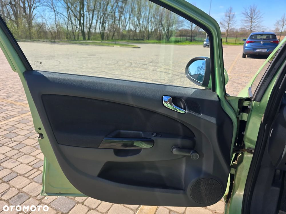 Opel Corsa 1.2 16V Cosmo - 11