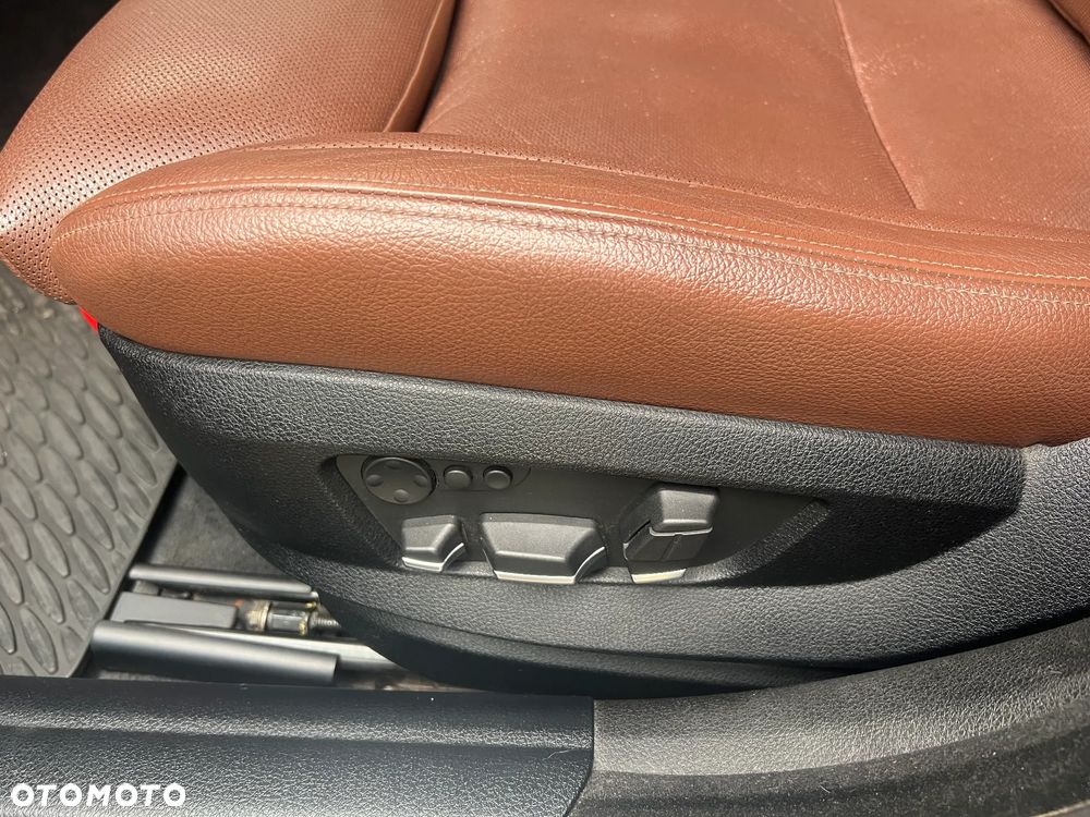BMW Seria 5 528i xDrive - 12